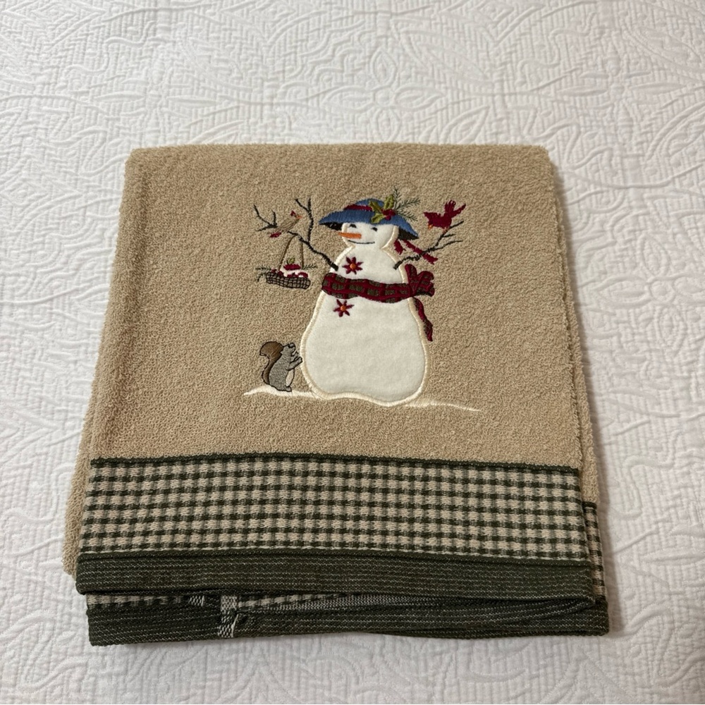 VTG NWT Santens Christmas Themed Beige Bath Towel Embroidered Snowman Made USA